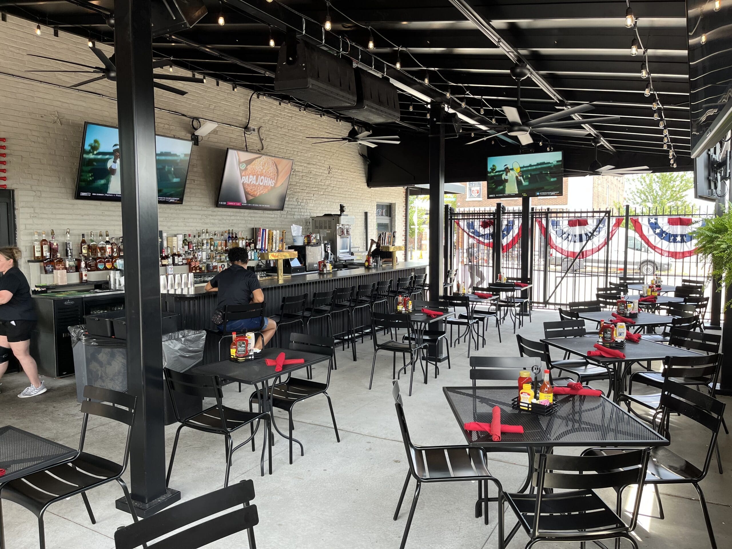 Billy's on Broadway Opens in St. Louis 2 Billy's on Broadway - Outdoor Bar