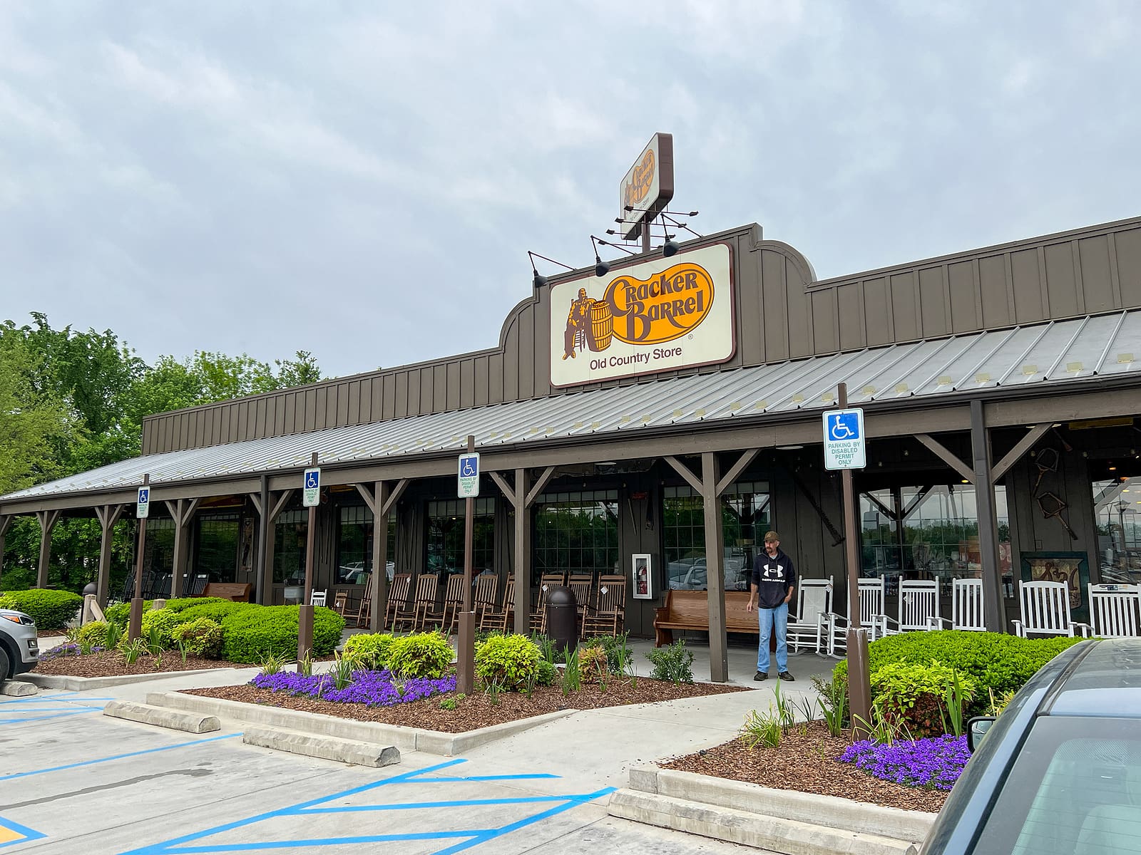 Cracker Barrel’s CEO Made the Right Call 2 Cracker Barrel’s CEO Made the Right Call