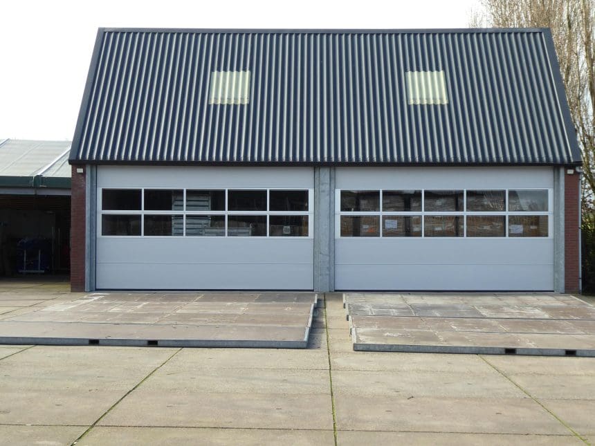 Common Garage Door Problems and How Melbourne Homeowners Can Fix Them