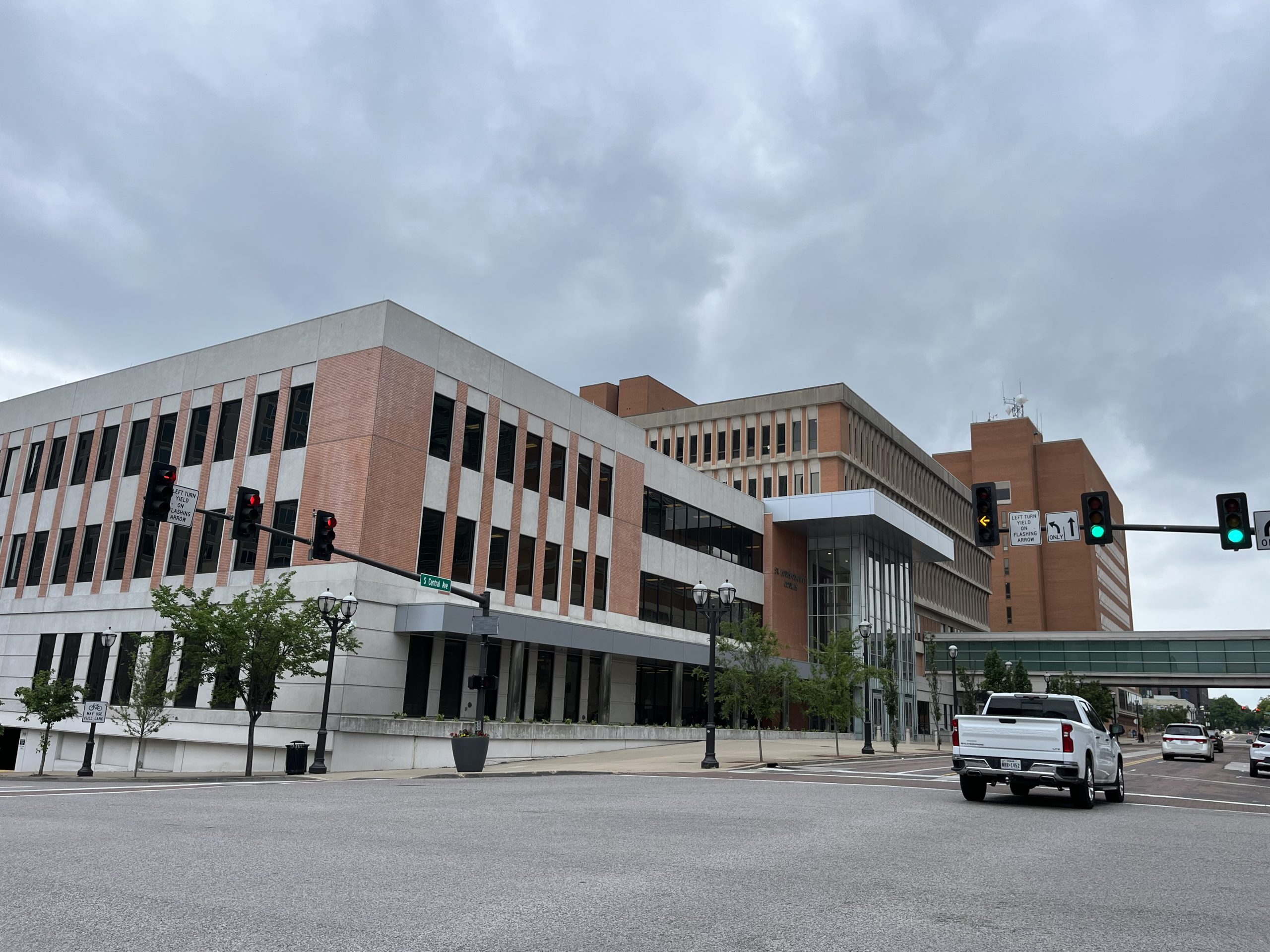 St. Louis County, MO: A Comprehensive Educational Guide 2 St. Louis County Buildings